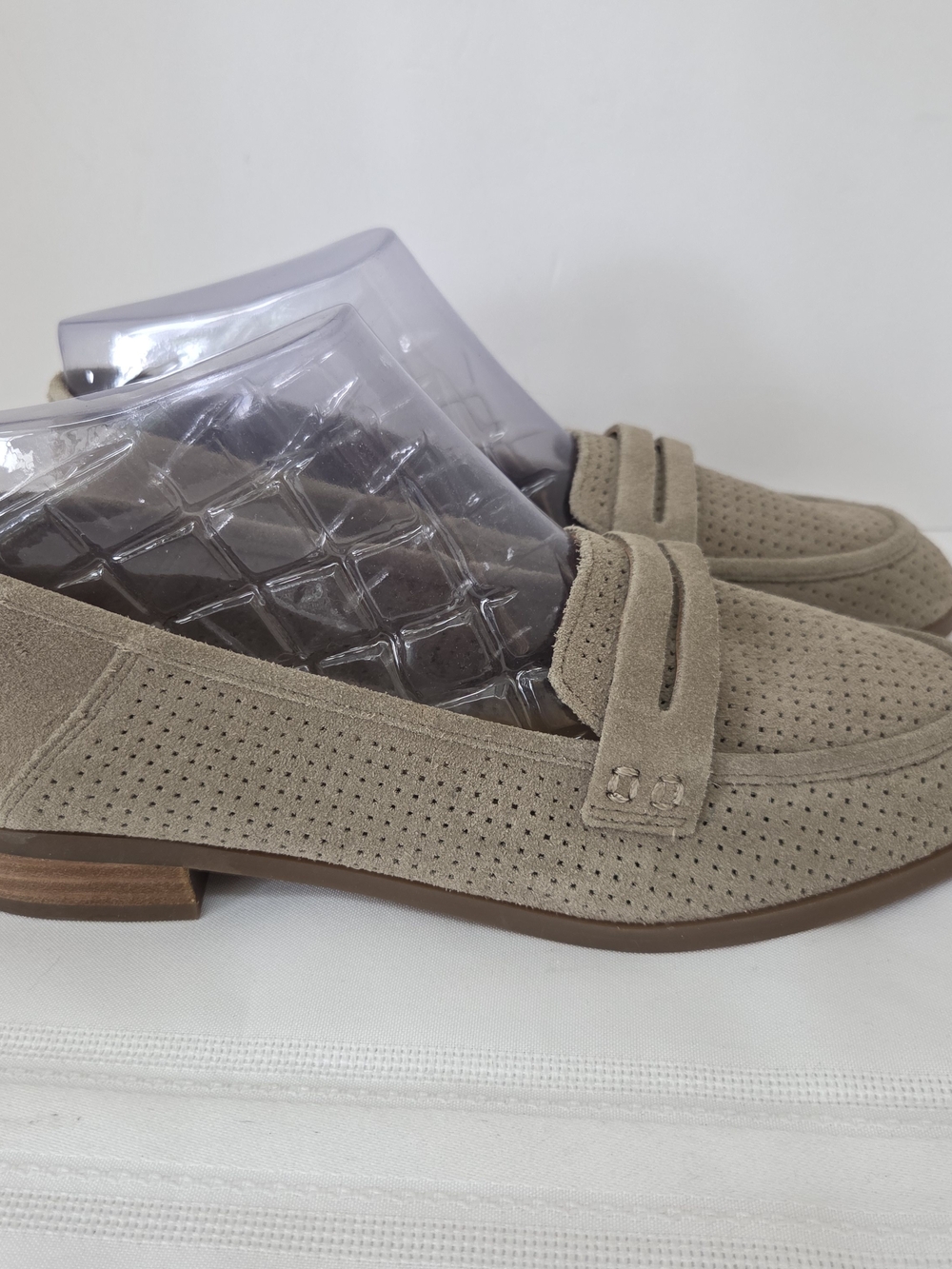 Lucky Brand Caylonp Taupe Perforated Suede Leather Loafers Sz 8.5 Slip-on